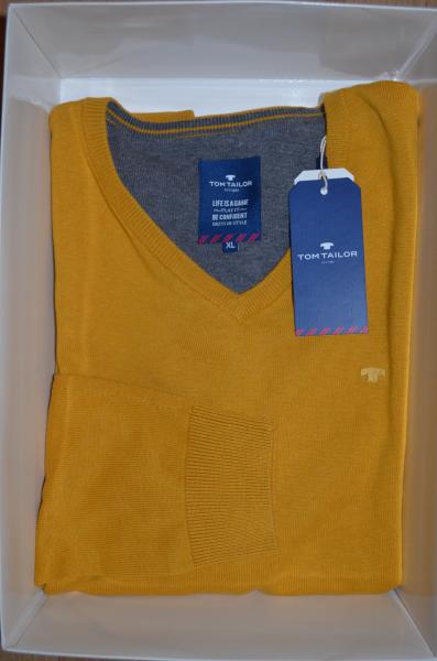 Modischer Pullover V-Ausschnitt  in messing von TomTailor
